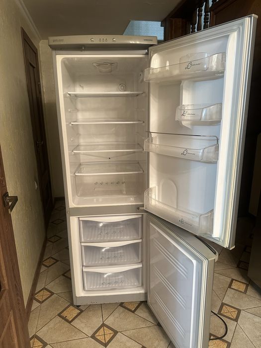 Продам холодильник samsung