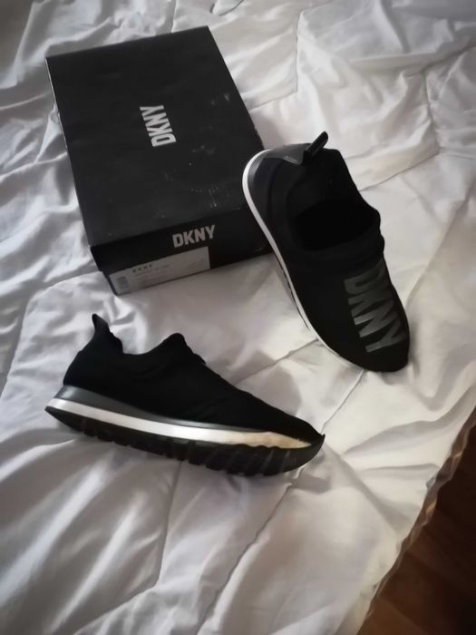 Спортни обувки DKNY
