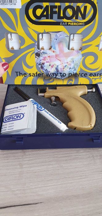 Montare cercei si tratamente injectabile la domiciliu