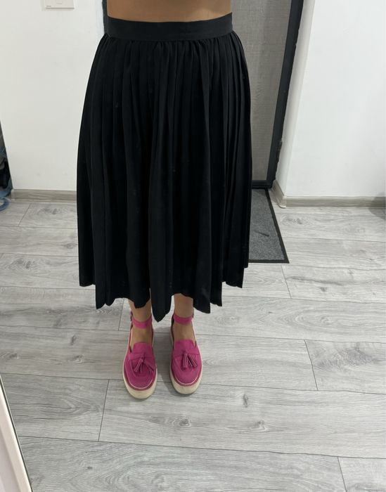 Fusta neagra plisata