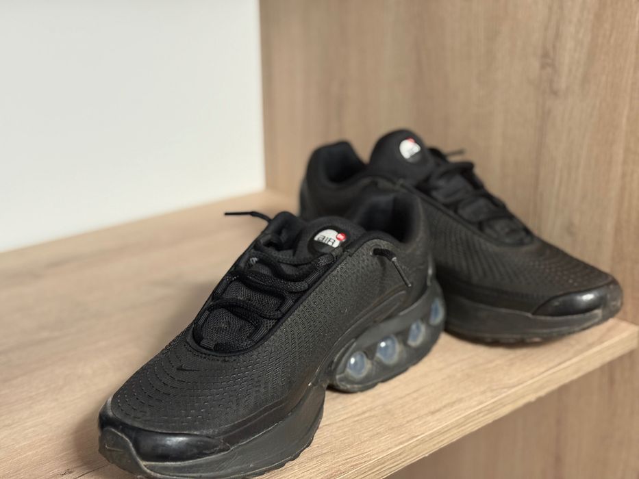 Продавам обувки  Nike air max dn
