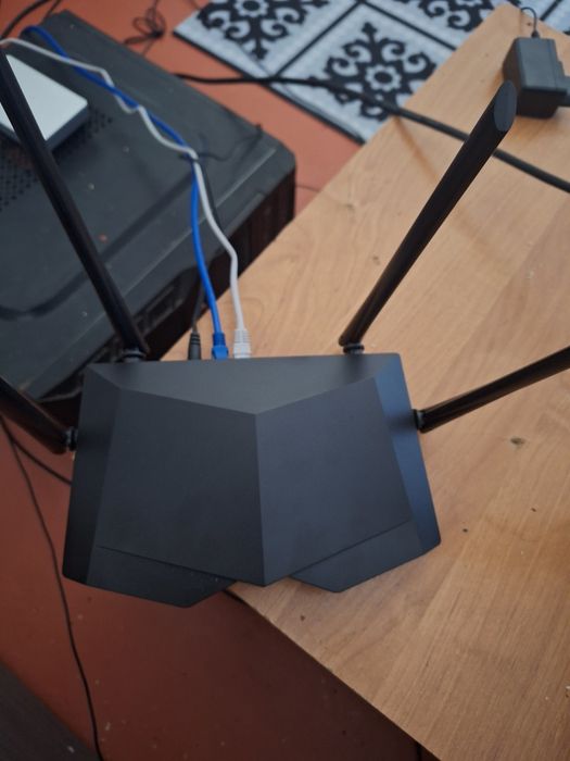 Продаеться модем Tenda AC6