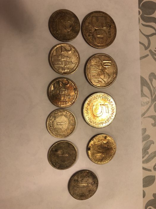 Monede diferite modele și țări