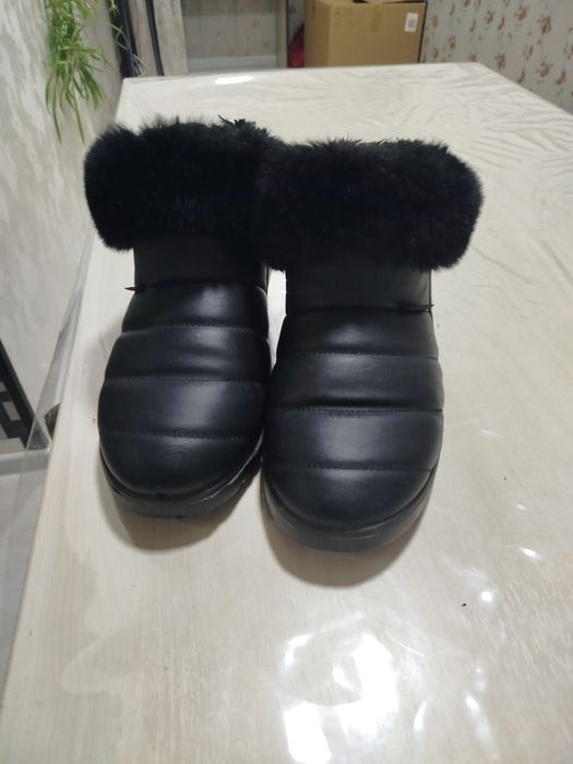 Теплые меховые ботинки - угги