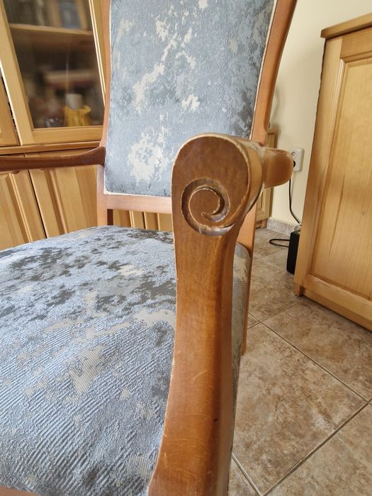 Старинно кресло (стол) от дърво с нова тапицерия