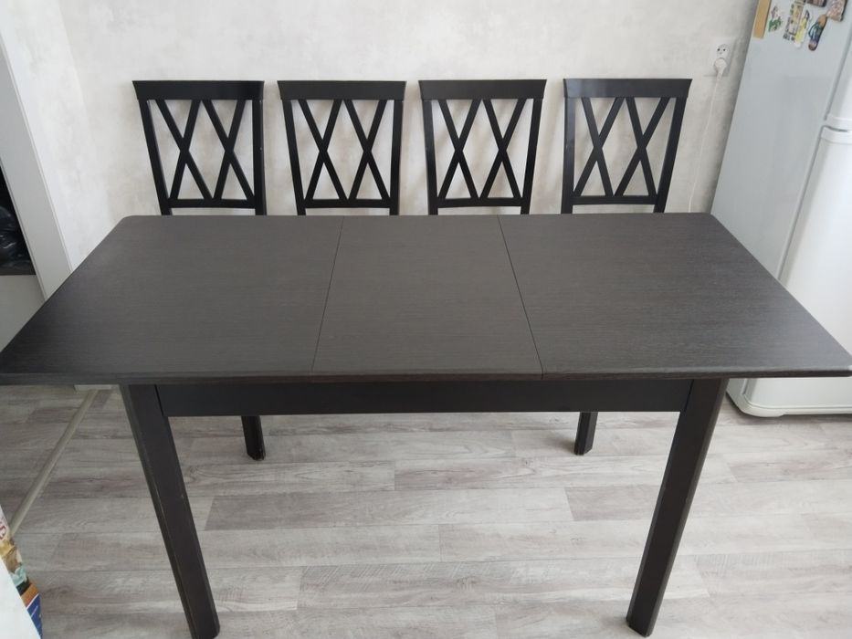Продам раздвижной  стол и стулья