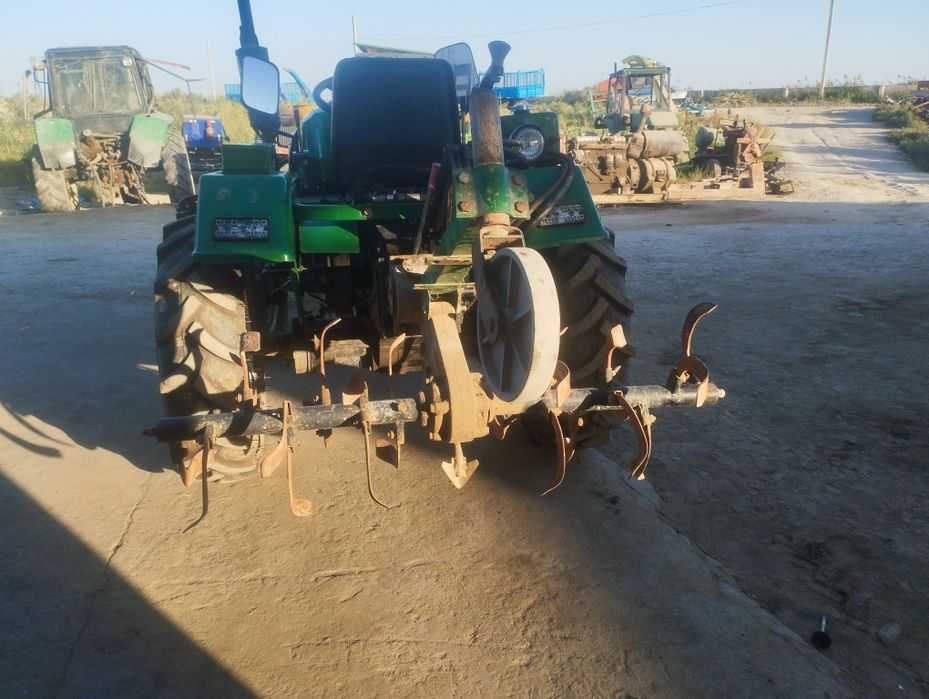 Мини яшил трактор сотилади