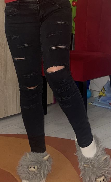 Blugi taiati elastici