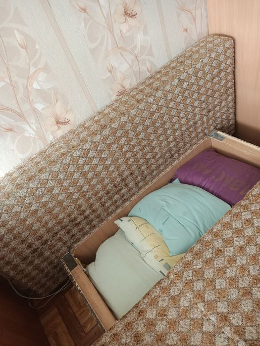 Продам диван.. Расклад книжка