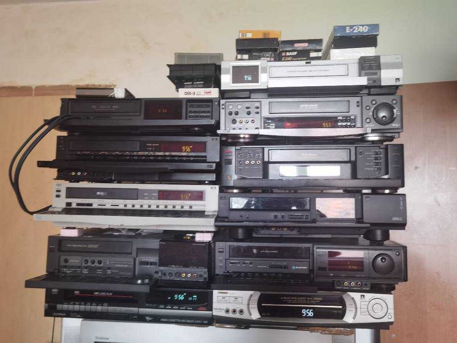 Videorecorder. Vcr-uri vhs si svhs in stare foarte bună.