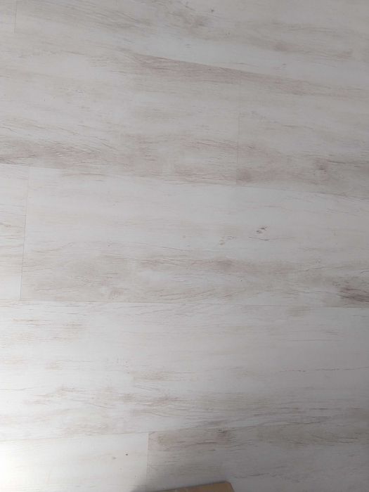 Продавам нов ламинат