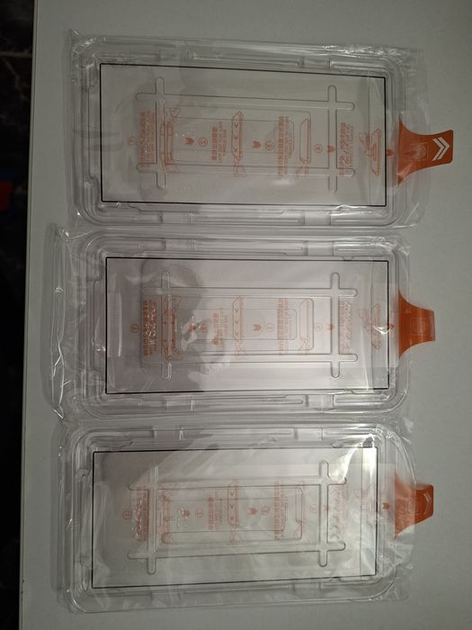 3 folii Samsung S24 Ultra, noi, cu dispozitiv de aplicare