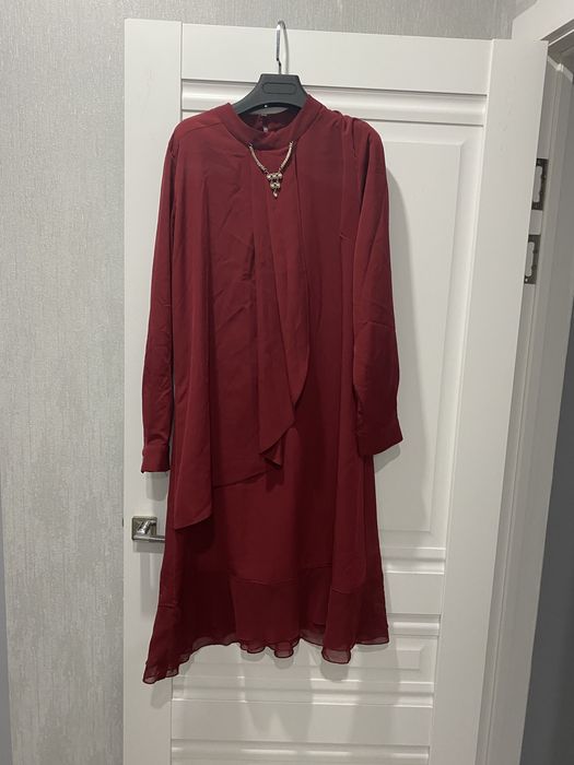 Продам платье костюмы