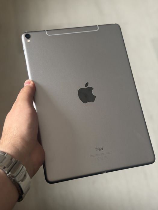 iPad Pro 10” / 256 GB / Cellular + Wifi / Silver / MDM