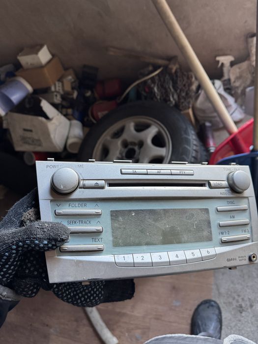 Продаи штатную магнитолу на камри 40