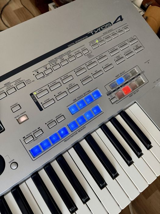 Yamaha Tyros 4  impecabilă
