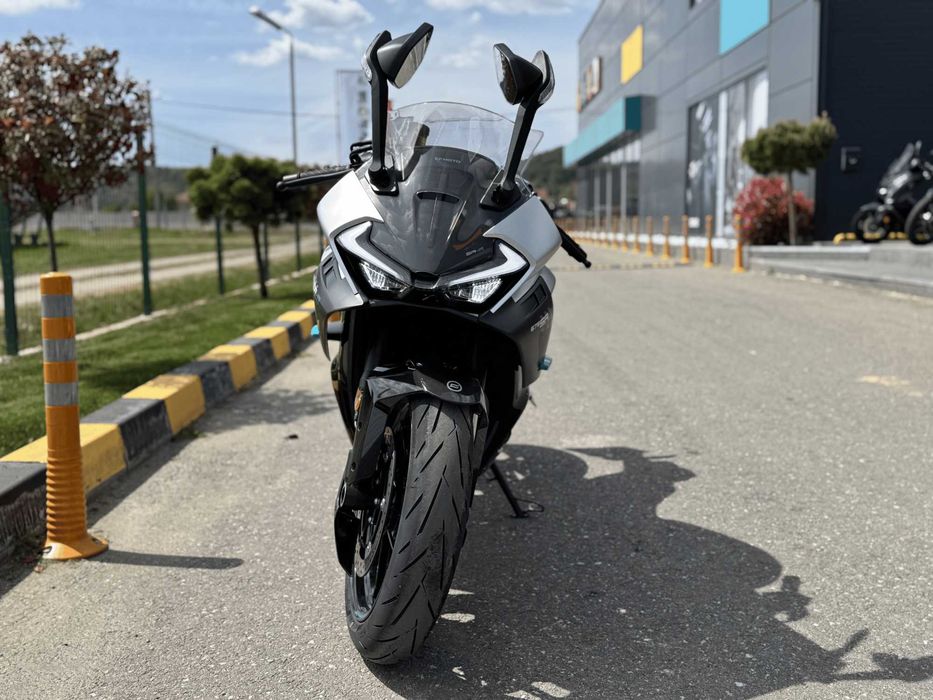 Motocicleta CFMOTO 675SR R '26