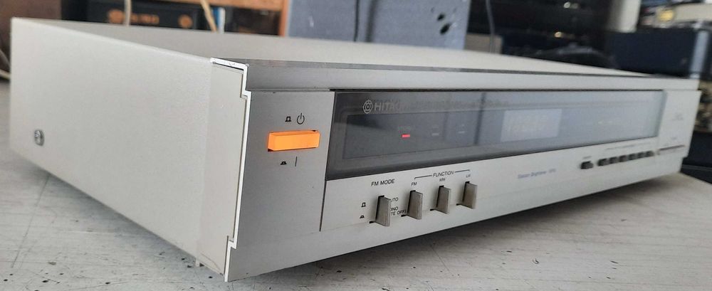 Продавам ретро тунер Hitachi ft-4500L