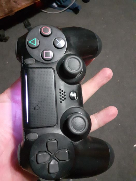 Ps 4 maneta , Xbox oan manete si josticuri