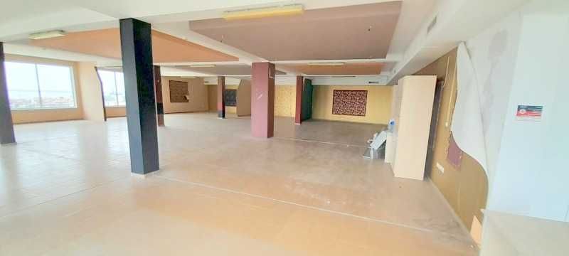 Продава се Офис в Свети Влас - 420 кв.м за 420 €/кв.м - Снимка #1