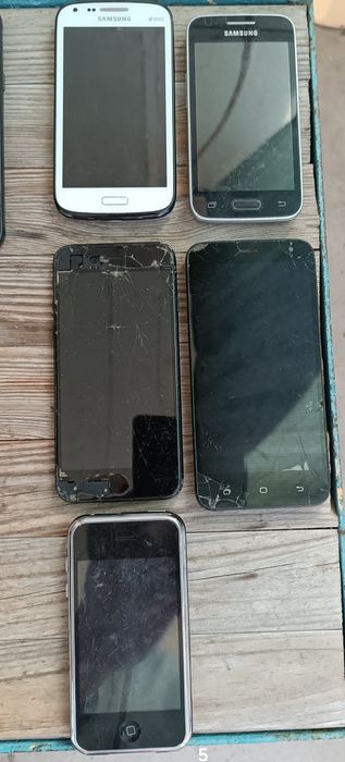 Ретро телефони  с копчета и тъч скрийн