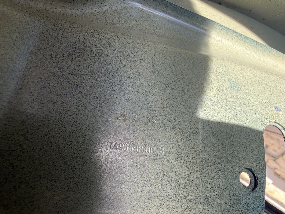 Врата Tesla Model Y