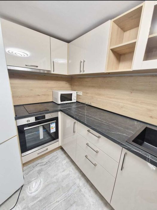 Тристаен новообзаведен апартамент под наем в Аксаково