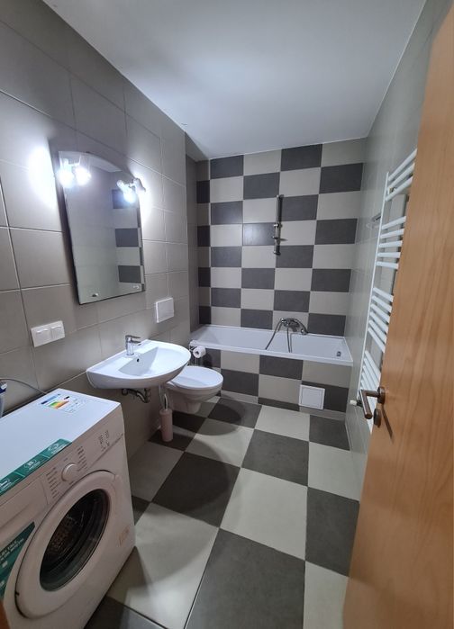 PROPRIETAR inchiriez apartament 2 camere cu loc de parcare. CORESI
