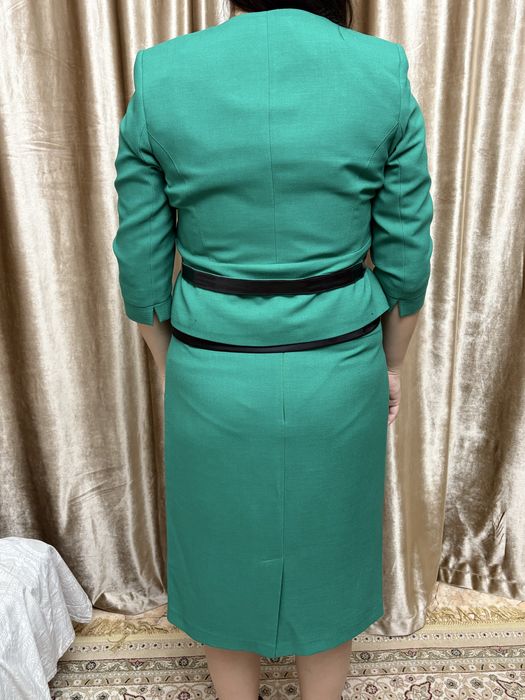 Продам костюм с юбкой