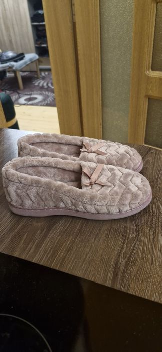 Дамски домашни пантофи