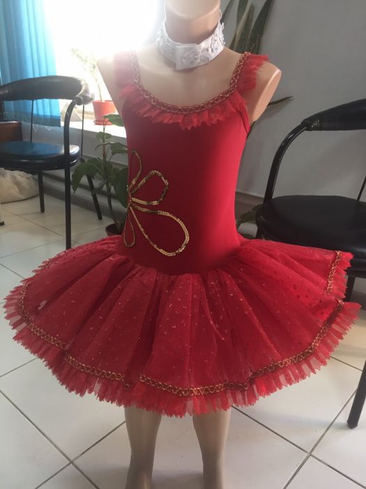 Нарядное платье, костюм для праздников