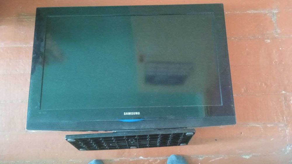 Продаю телевизор Самсунг Б/У  на запчасти