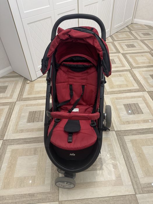 Срочно продам коляску Jone
