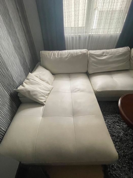 Продавач Кожен диван