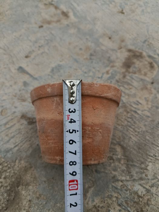 Gultuvak  горшок sotiladi,sopol tuvaklar 300 ta bor