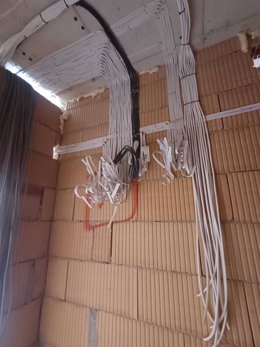 Електротехник - Ел. Услуги за гр. Варна и област Варна