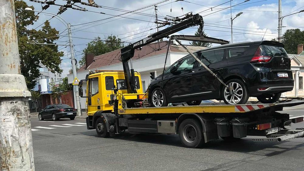 Ridicăm Auto cu Pierderi de Ulei la motor , cutie de viteza defecta