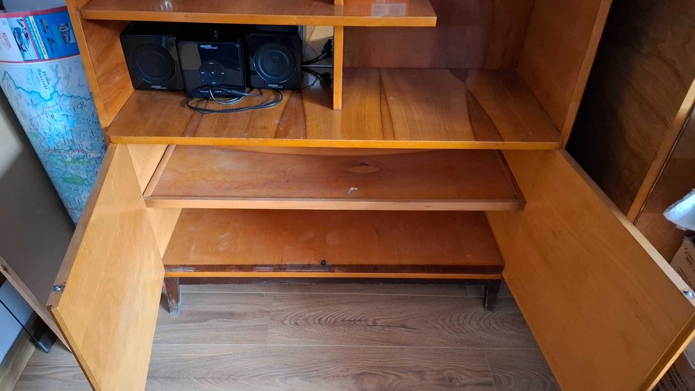 Vând mobilă veche, de lemn