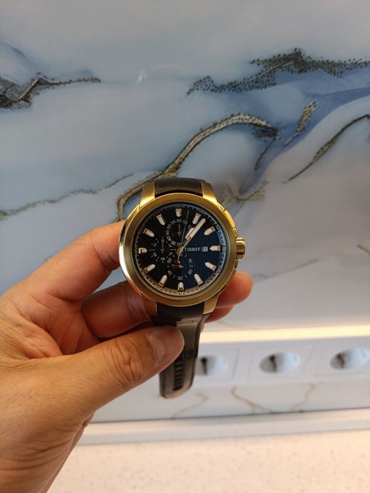 Часы золотистые отличного качества TISSOT