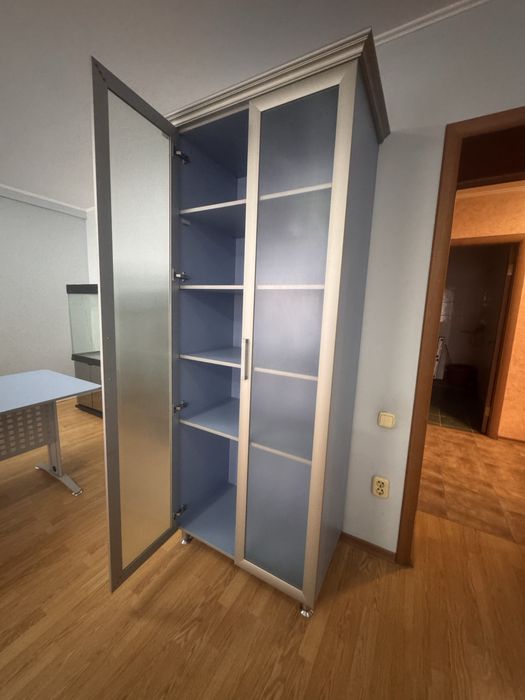 Офисные столы, кресла, шкафы, комоды