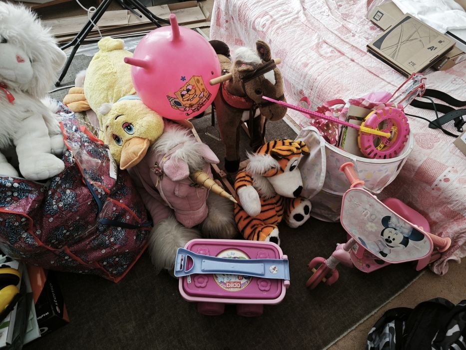 Продавам играчки