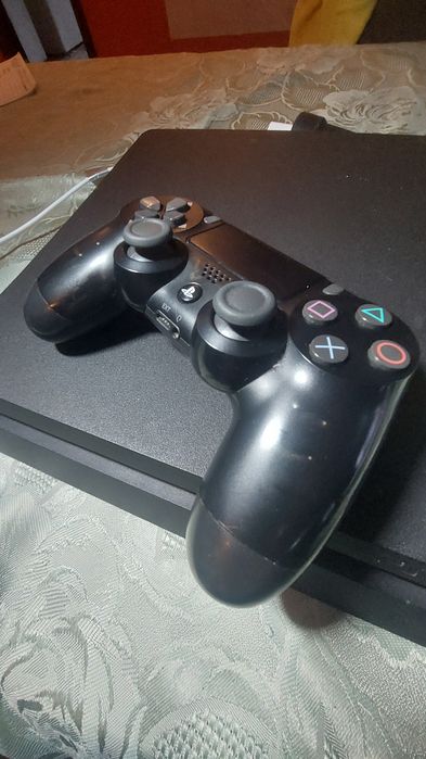 Play Station de vânzare merge foarte bine prețul este puțin negociabil