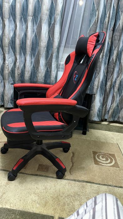 Игровое компьютерное кресло VZ, черно-красное, на колесах