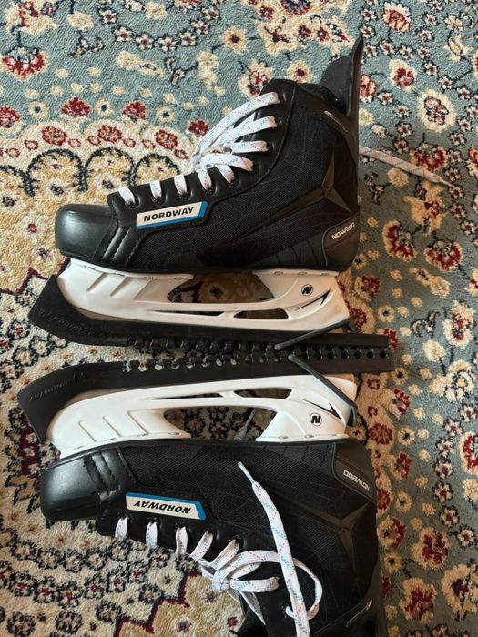 Коньки хоккейные