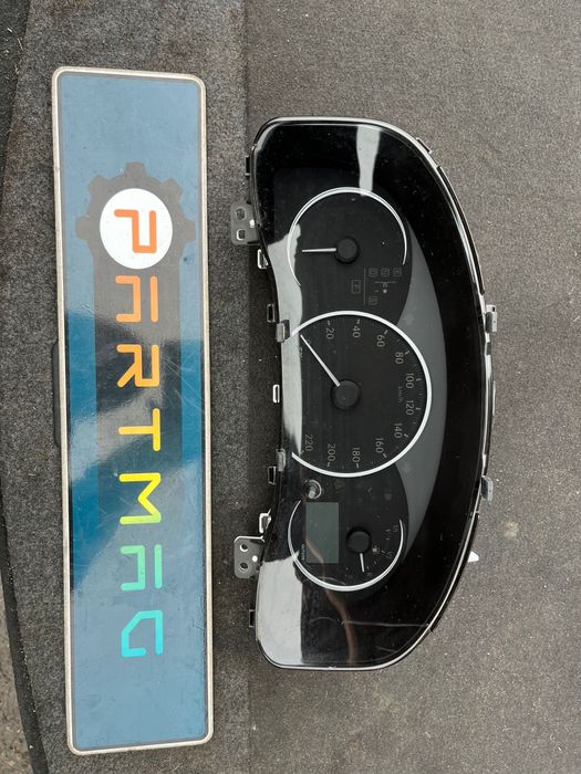 Lexus CT200H Батерия броня фарове  стопове километраж дисплей радио CD