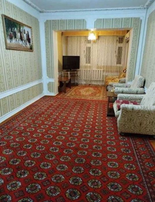 Квартира на С.Азимова 3/4/5 общ пл 72м /77 серия