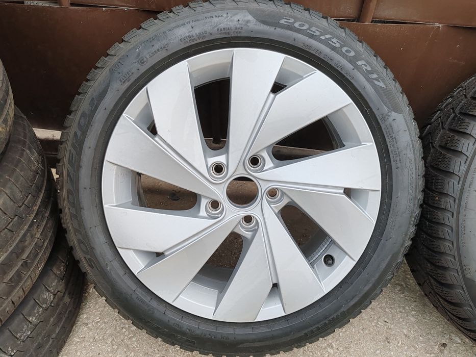 VW Golf 8, Фолксваген 205/50/17 цола