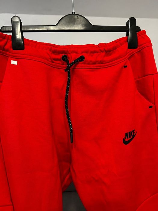 Compleu Nike Tech Rosu (marimi: S, M, L, XL, XXL)