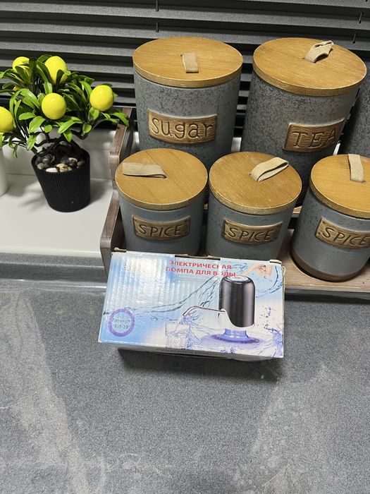 Электрическая помпа с встроенным аккумлятором .Новая с каробками.