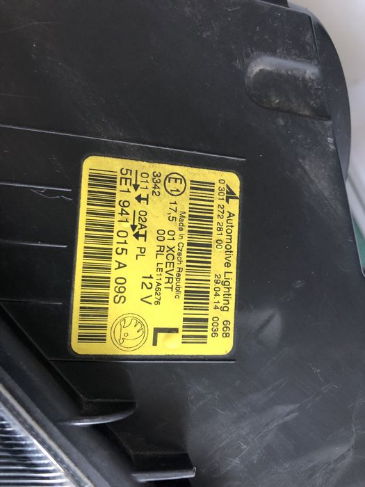 Far stanga bixenon Skoda Octavia 3 an 2013-2016